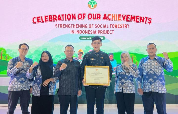 Lamsel Masuk Daftar Elit 6 Daerah Terbaik se-Indonesia! Bupati Egi Boyong Penghargaan Bergengsi